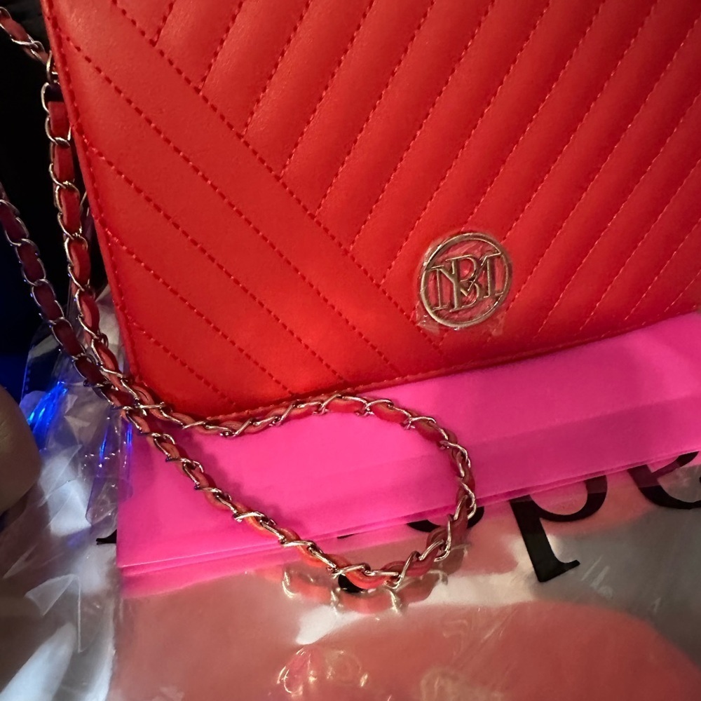 Badgley Mischka Red Quilted Shoulder Bag - Picture 4 of 15